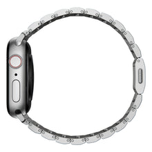 Laden Sie das Bild in den Galerie-Viewer, product_closeup|NOMAD Watch Aluminum Band, 45mm/49mm, Silver
