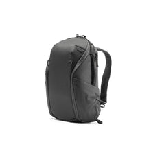 Load image into Gallery viewer, product_closeup|Peak Design Everyday Backpack Zip, Klein, Schwarz
