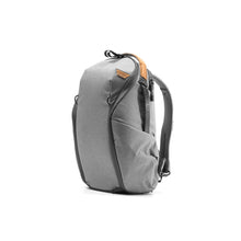 Load image into Gallery viewer, product_closeup|Peak Design Everyday Backpack, Zip, 15 Liter, Ash/Grau
