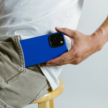 Laden Sie das Bild in den Galerie-Viewer, NOMAD iPhone 15 Pro Sport Case, Super Blue
