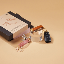 Load image into Gallery viewer, dark|Orbitkey Key Organiser Leather + Ring v2, Cognac/Yellow Gold
