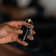 Laden Sie das Bild in den Galerie-Viewer, dark|Orbitkey Ring v2, Gold
