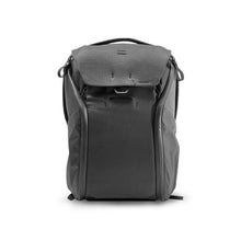 Load image into Gallery viewer, product_closeup|Iconic Peak Design Everyday Backpack in black
