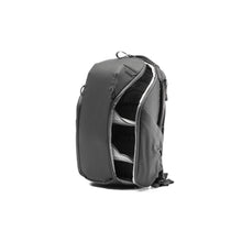 Load image into Gallery viewer, product_closeup|Peak Design Everyday Backpack Zip, Klein, Schwarz
