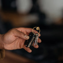 Laden Sie das Bild in den Galerie-Viewer, dark|Orbitkey Ring v2, Gold
