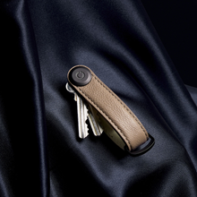 Load image into Gallery viewer, dark|Orbitkey Key Organiser Pebbled-Leather, Ecru
