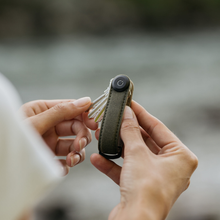 Laden Sie das Bild in den Galerie-Viewer, dark|Orbitkey Key Organiser Waxed Canvas, Khaki Green
