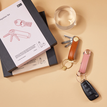 Load image into Gallery viewer, dark|Orbitkey Key Organiser Leather + Ring v2, Cognac/Yellow Gold
