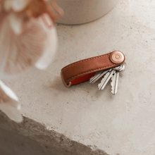 Load image into Gallery viewer, dark|Orbitkey Key Organiser Pebbled-Leather, Amber
