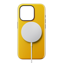 Laden Sie das Bild in den Galerie-Viewer, product_closeup|NOMAD iPhone 15 Pro Sport Case, Racing Yellow
