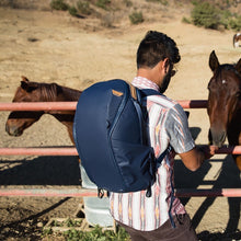 Load image into Gallery viewer, dark,theme_color-#30405E|Peak Design Everyday Backpack Zip, Midnight Blau, 20 Liter
