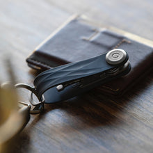 Load image into Gallery viewer, dark,theme_color-#293A5F|Orbitkey Key Organizer, Midnight Blue, für bis zu 7 Schlüssel
